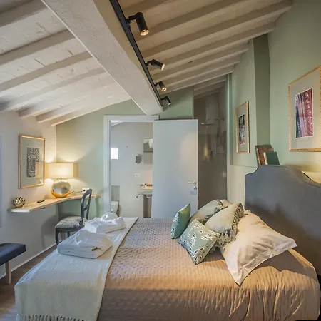 Nocleg ze śniadaniem Relais Borgo Elissa *