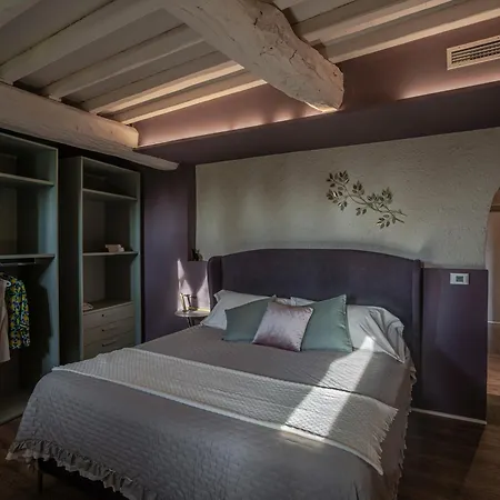Nocleg ze śniadaniem Relais Borgo Elissa *
