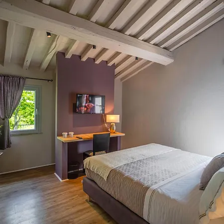 Nocleg ze śniadaniem Relais Borgo Elissa *